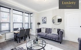Stylish & Lovely 2Br - City Centre Nr The Beach & Famous Pier By Luxiety Stays Serviced Accommodation